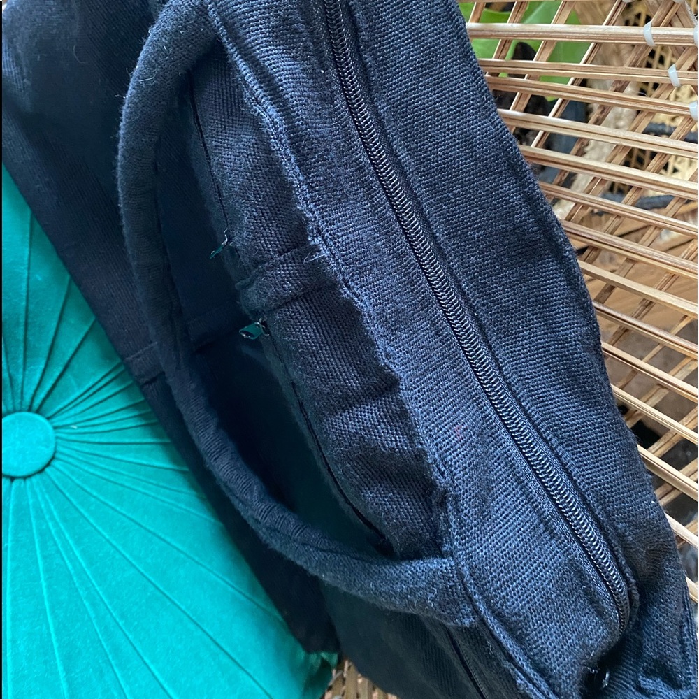 Embroidered purse - Picture 4 of 10